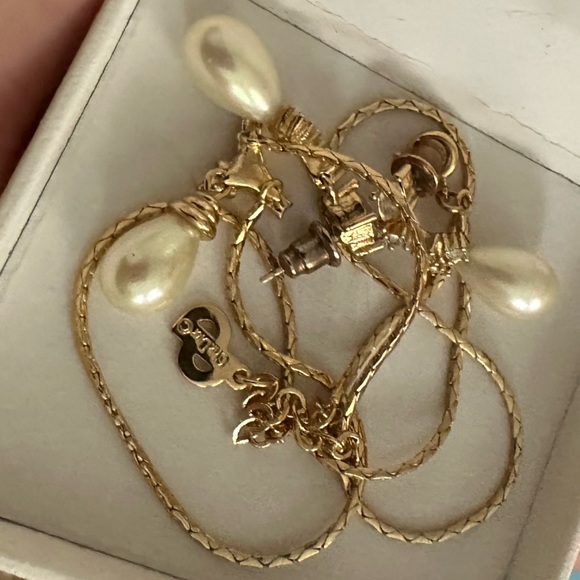 VINTAGE CHRISTIAN DIOR GOLD PLATED CRYSTAL PEARL EARRINGS NECKLACE SET BRAND NEW - Picture 5 of 10